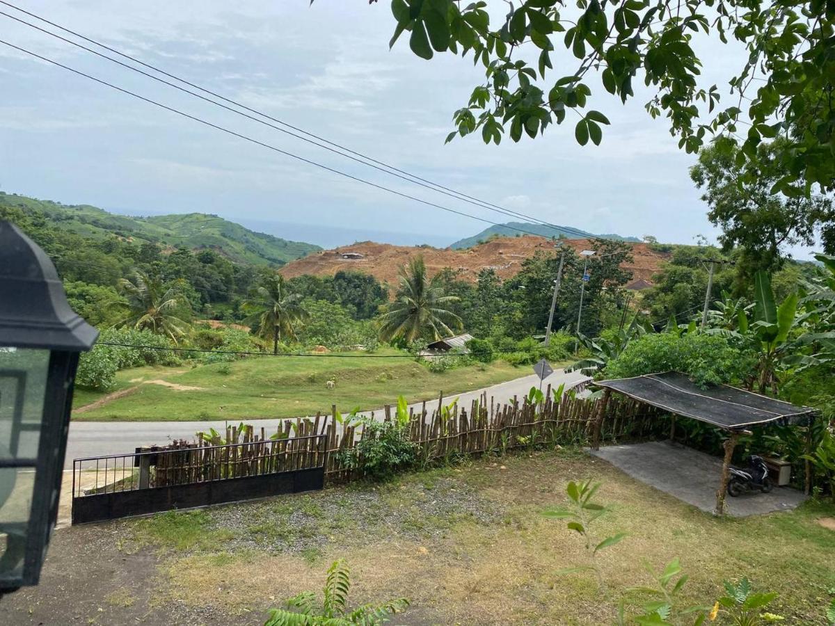 ホテル The Hill View Lombok Kuta  エクステリア 写真