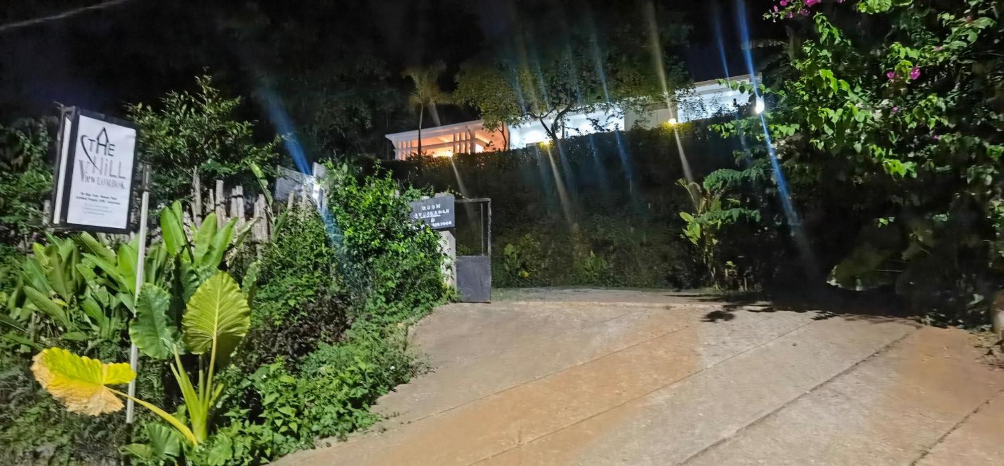 ホテル The Hill View Lombok Kuta  エクステリア 写真