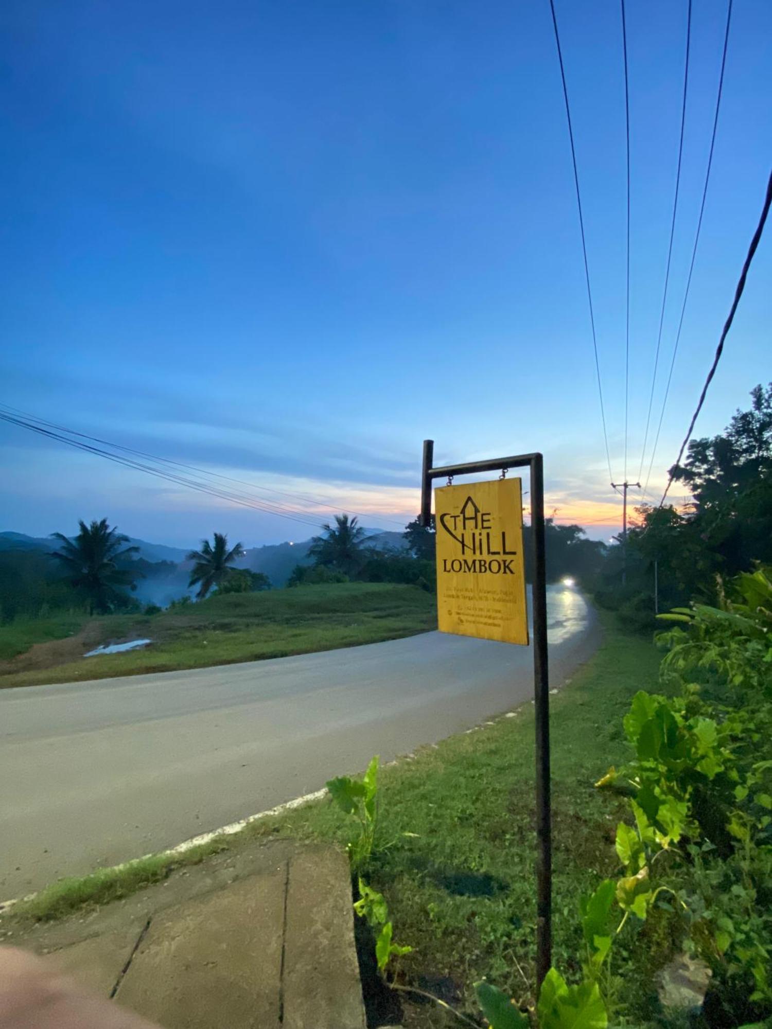 ホテル The Hill View Lombok Kuta  エクステリア 写真