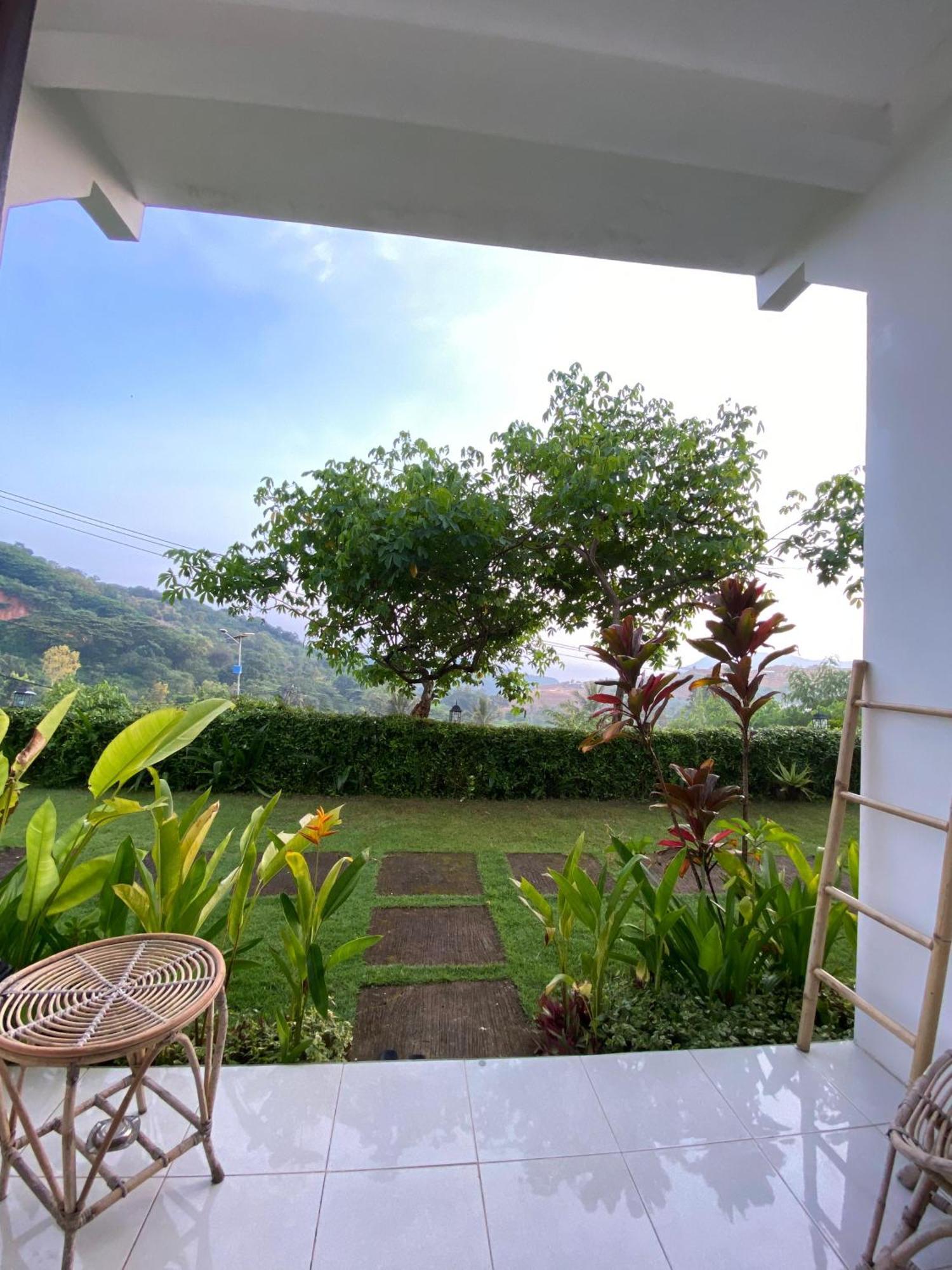 ホテル The Hill View Lombok Kuta  エクステリア 写真