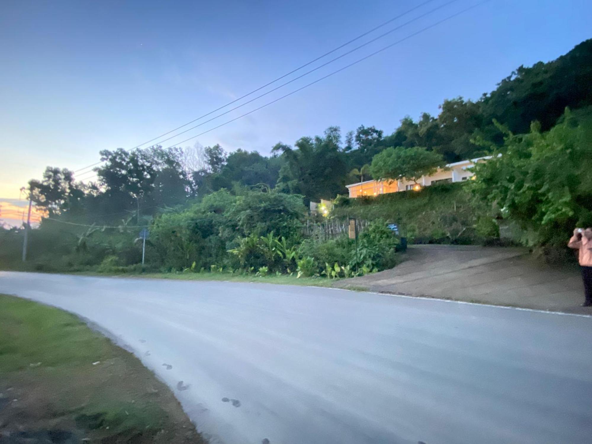 ホテル The Hill View Lombok Kuta  エクステリア 写真