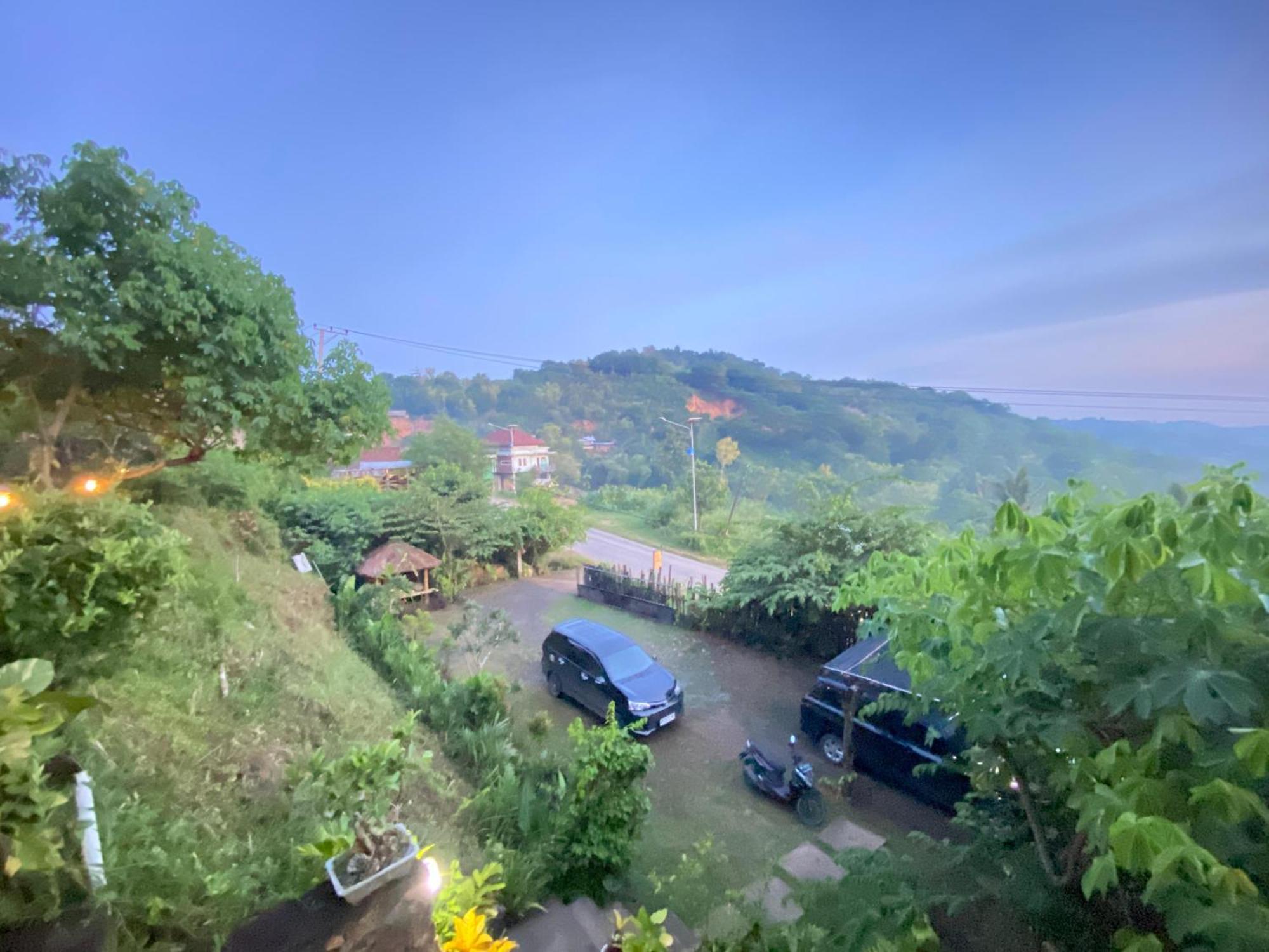 ホテル The Hill View Lombok Kuta  エクステリア 写真