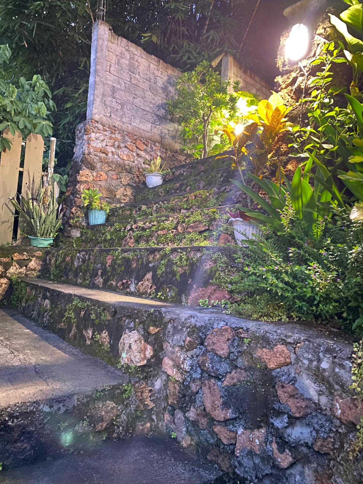 ホテル The Hill View Lombok Kuta  エクステリア 写真