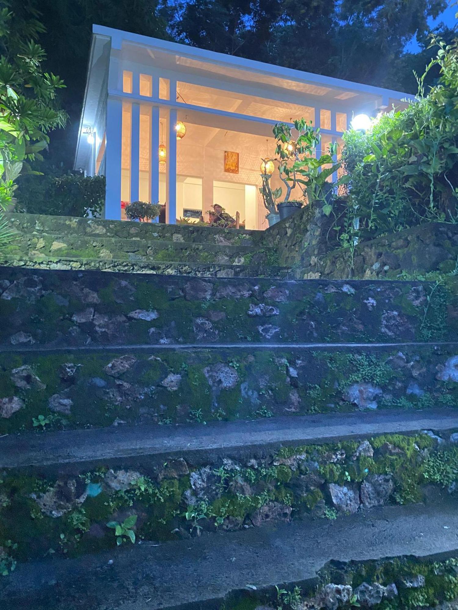 ホテル The Hill View Lombok Kuta  エクステリア 写真